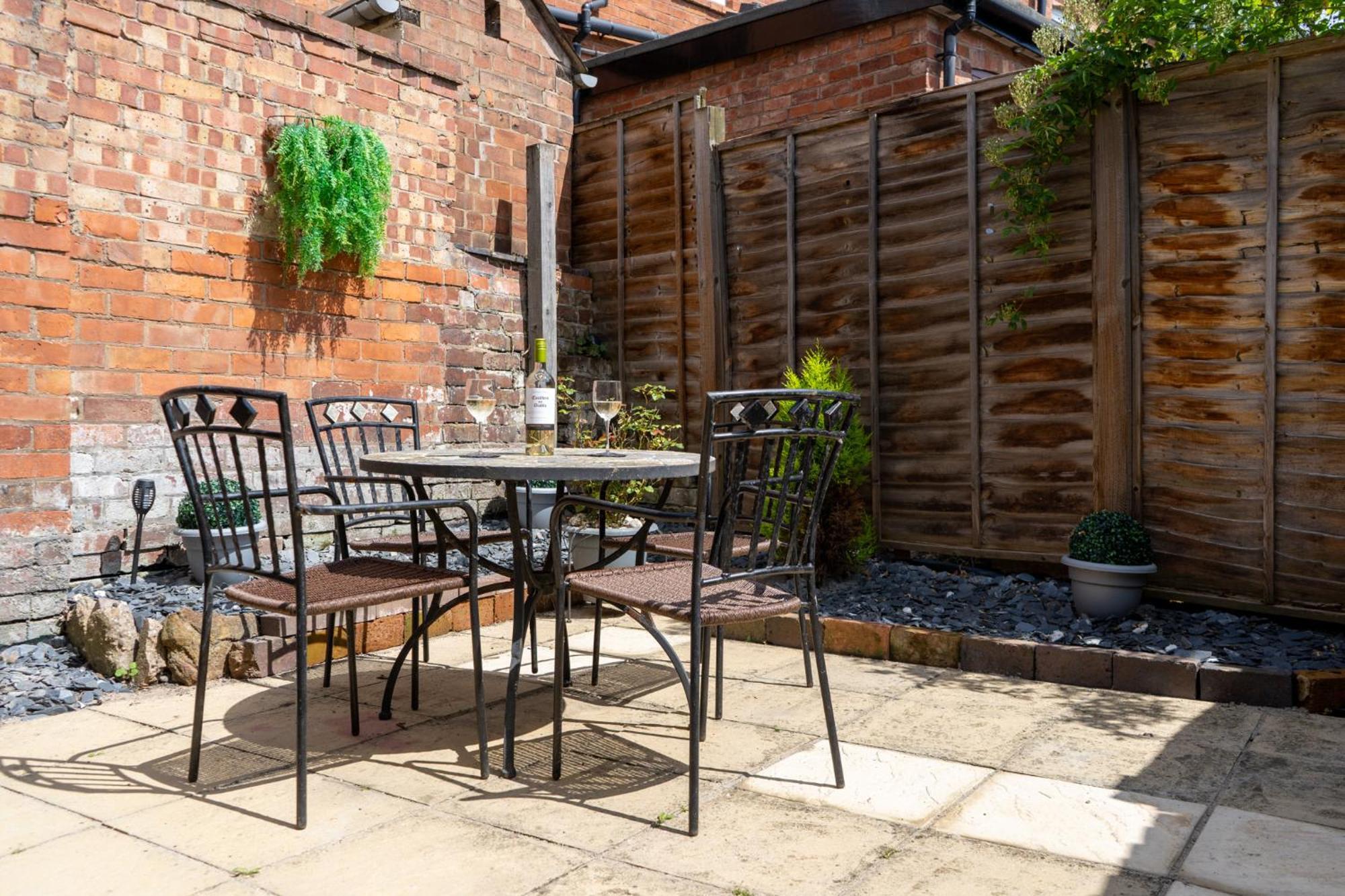 The Plumb Townhouse In Warwick Centreヴィラ エクステリア 写真