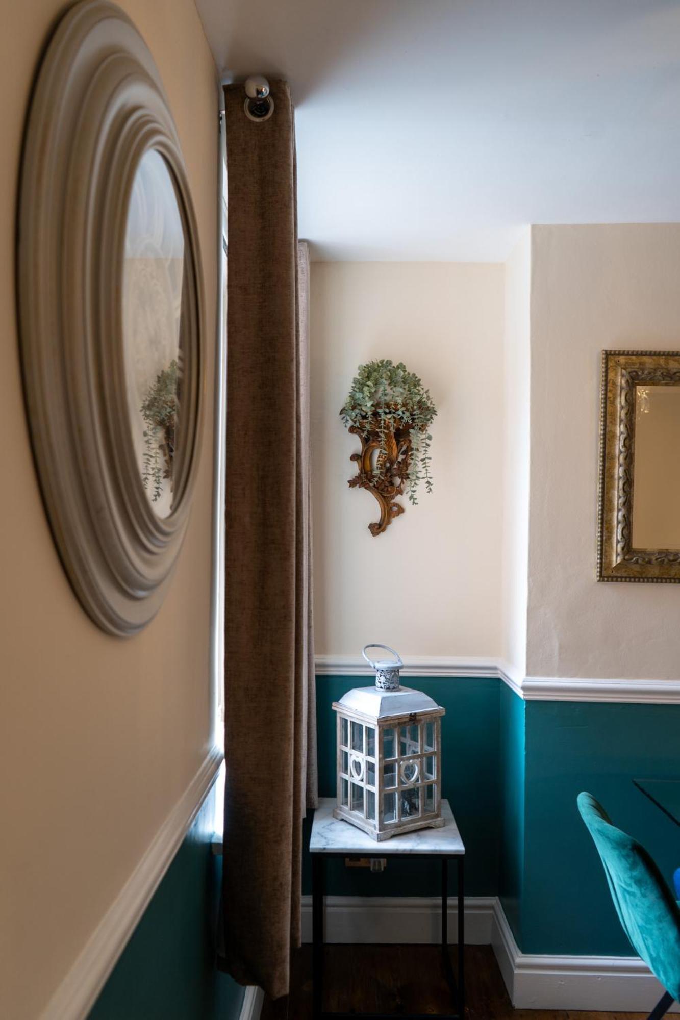 The Plumb Townhouse In Warwick Centreヴィラ エクステリア 写真